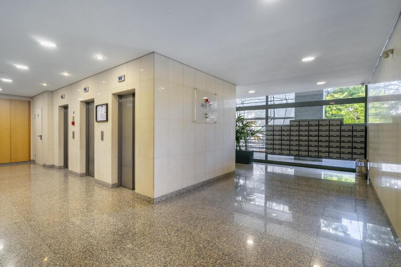 Whome Family Condo - Urban Retreat With Parking, Ac, Elevator In Great Location ลิสบอน ภายนอก รูปภาพ